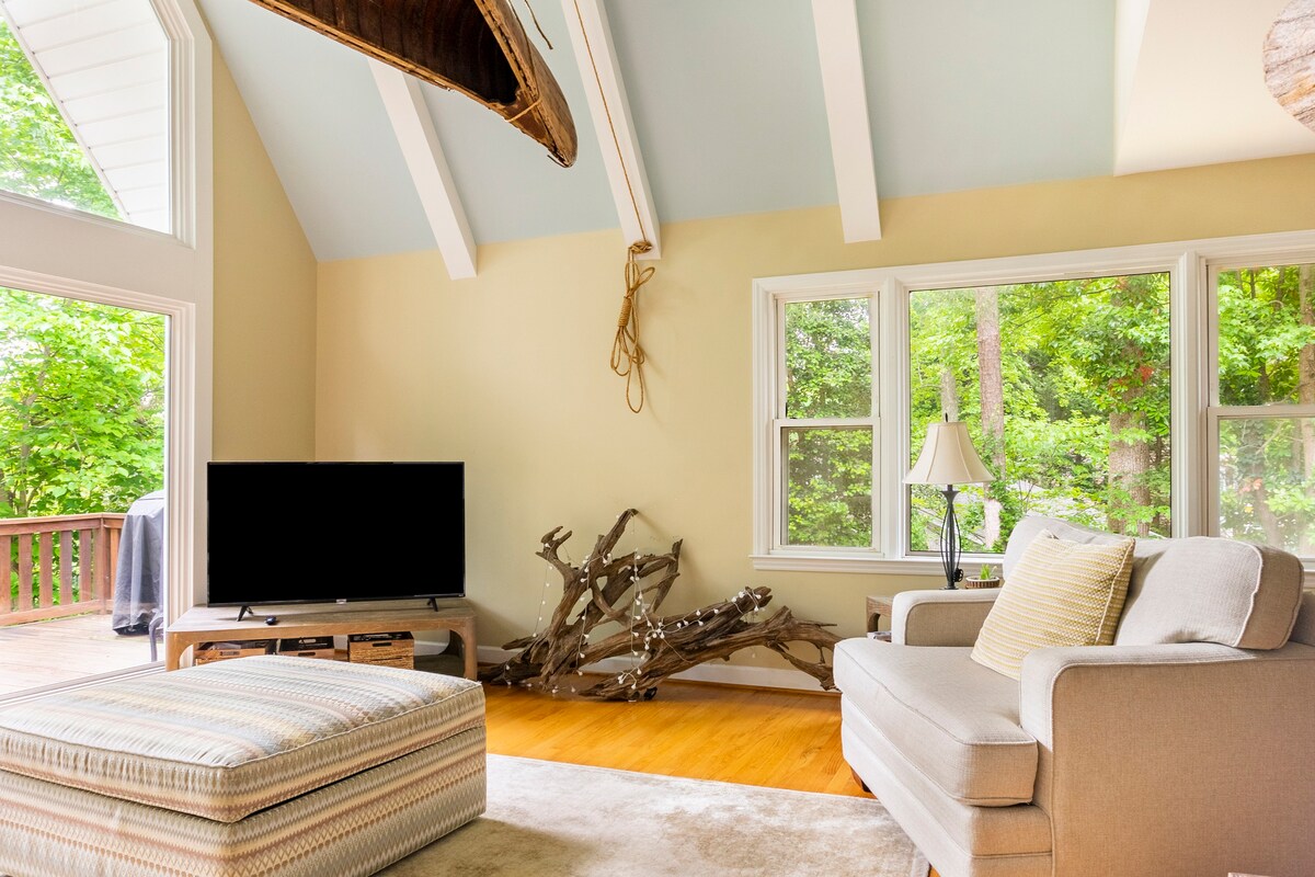 Unique living space with exposed beams and forest views